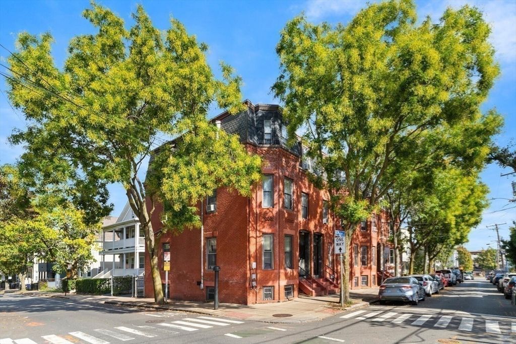Exterior, Facade, Brick Facade, Rowhouse