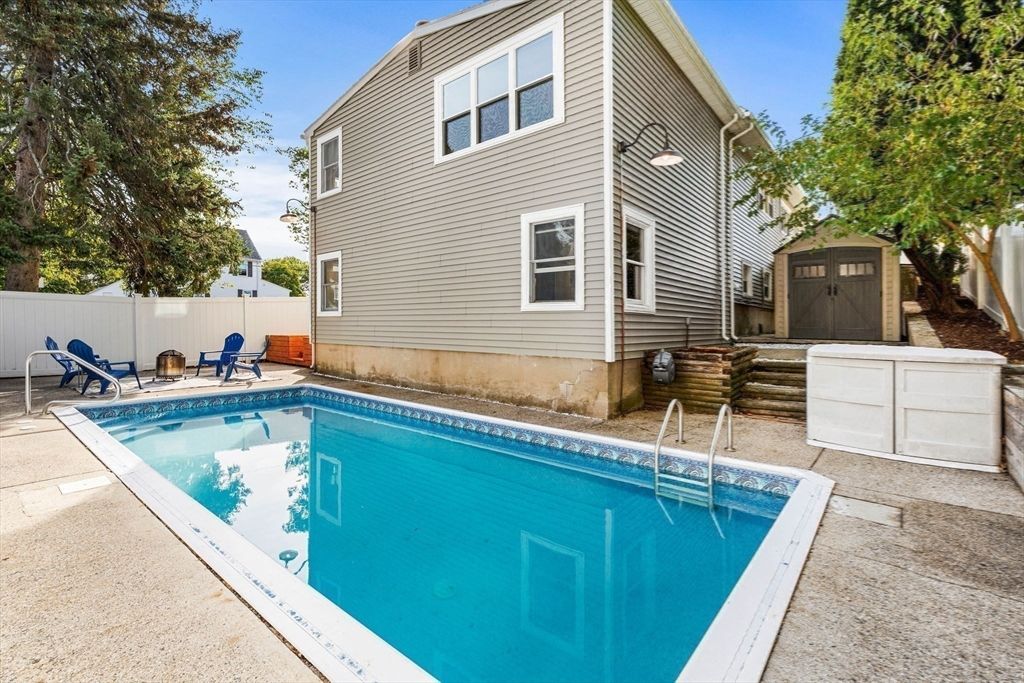Exterior, Pool