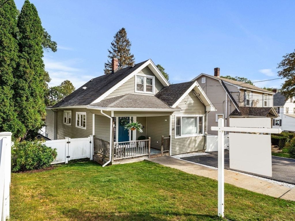 Backyard, Exterior, Facade, Cape Cod