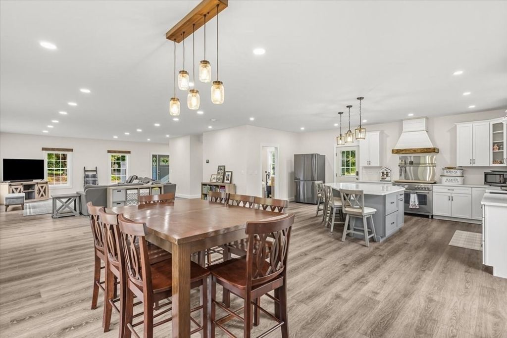 Dining room, Interior, Kitchen, Pendant Lights, Recessed Lighting, Stainless Steel Appliances, Wood Texture Flooring