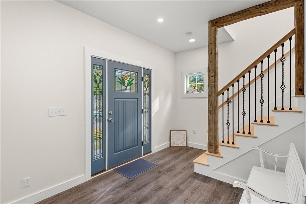 Interior, Recessed Lighting, Wood Texture Flooring