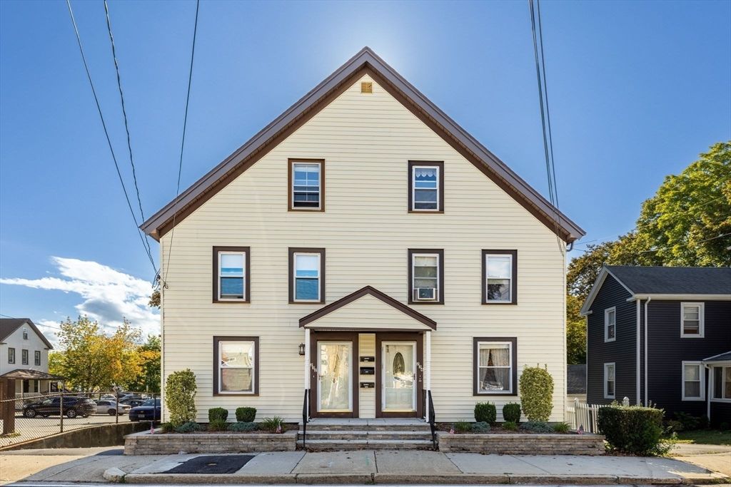 Exterior, Facade, Queen Anne Victorian