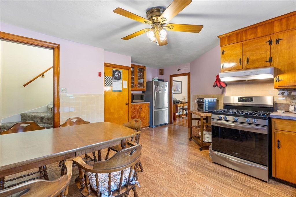 Dining room, Interior, Kitchen, Stainless Steel Appliances, Wood Texture Flooring