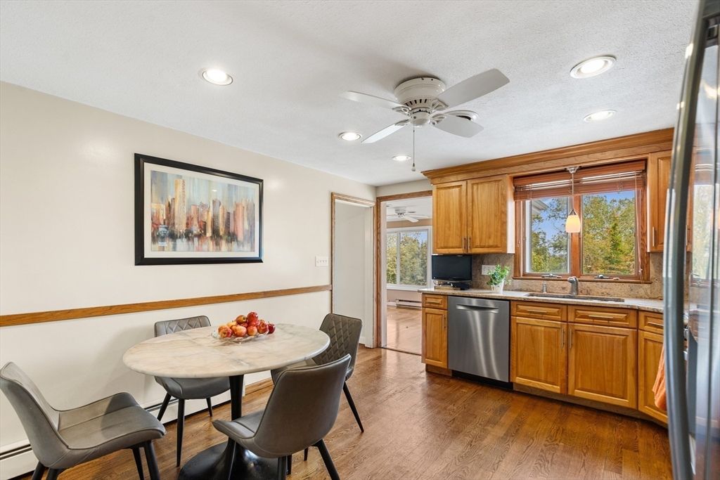 Dining room, Interior, Kitchen, Recessed Lighting, Wood Texture Flooring