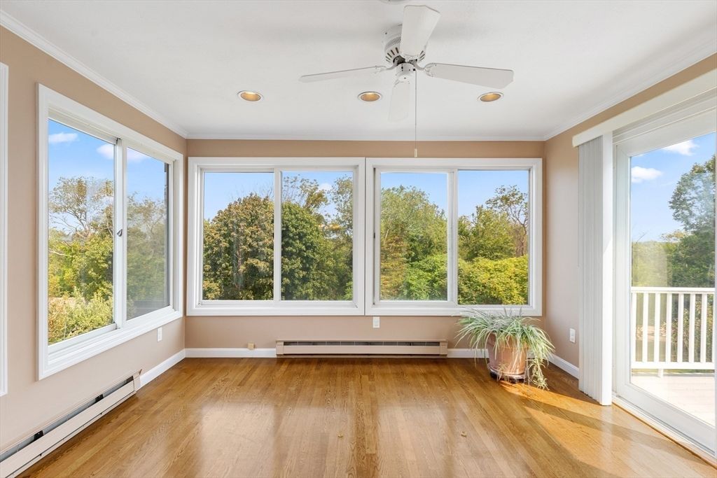 Empty room, Interior, Recessed Lighting, Sun Room, Wood Texture Flooring