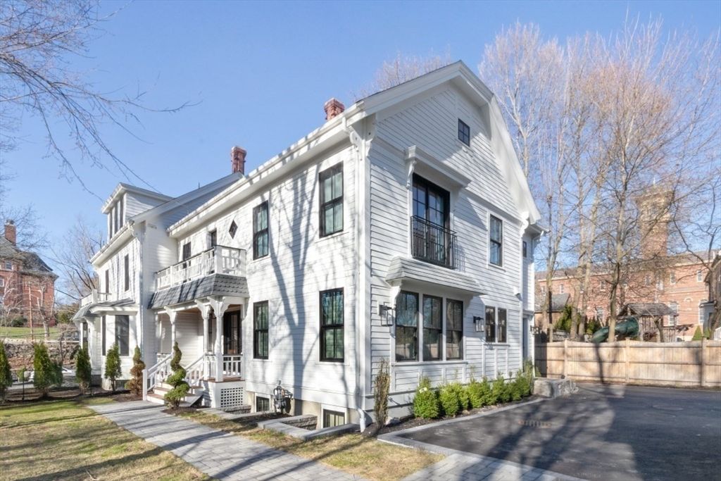 Exterior, Facade, Queen Anne Victorian