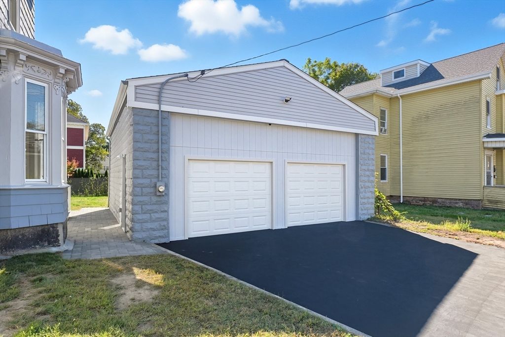 Detached Garage, Exterior