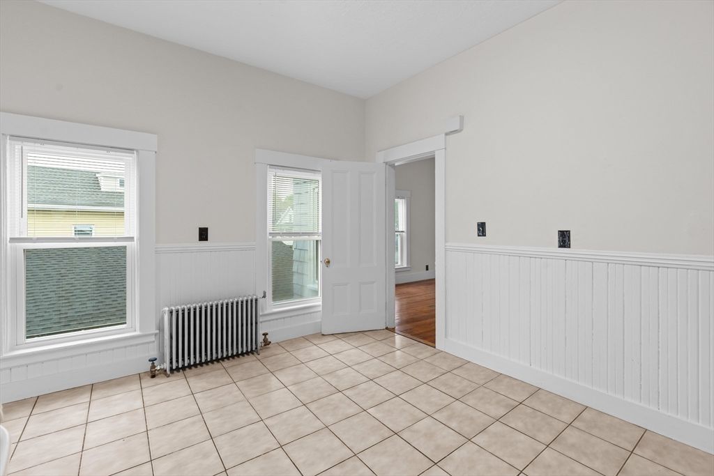 Empty room, Interior