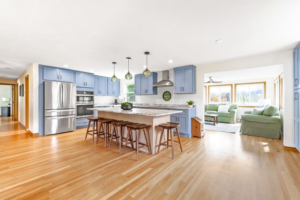 Interior, Kitchen, Living room, Pendant Lights, Recessed Lighting, Stainless Steel Appliances, Wood Texture Flooring