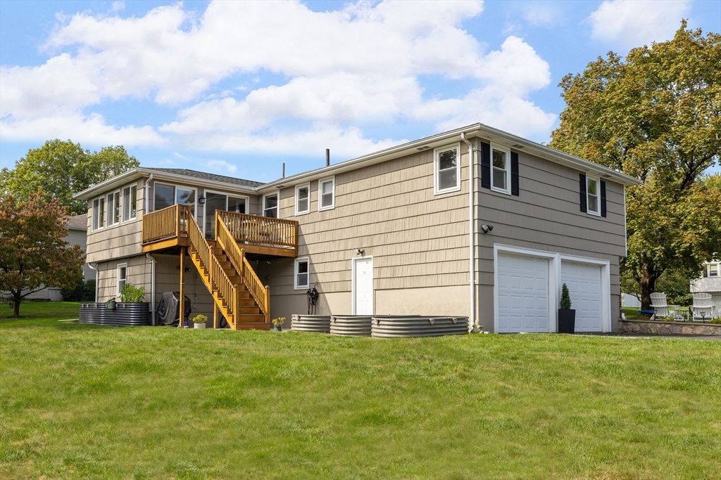 Attached, Exterior, Facade, Raised Ranch