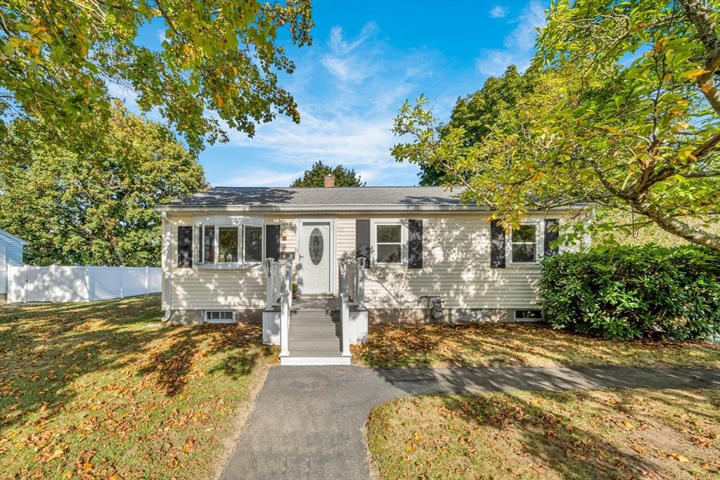 Exterior, Facade, Cape Cod