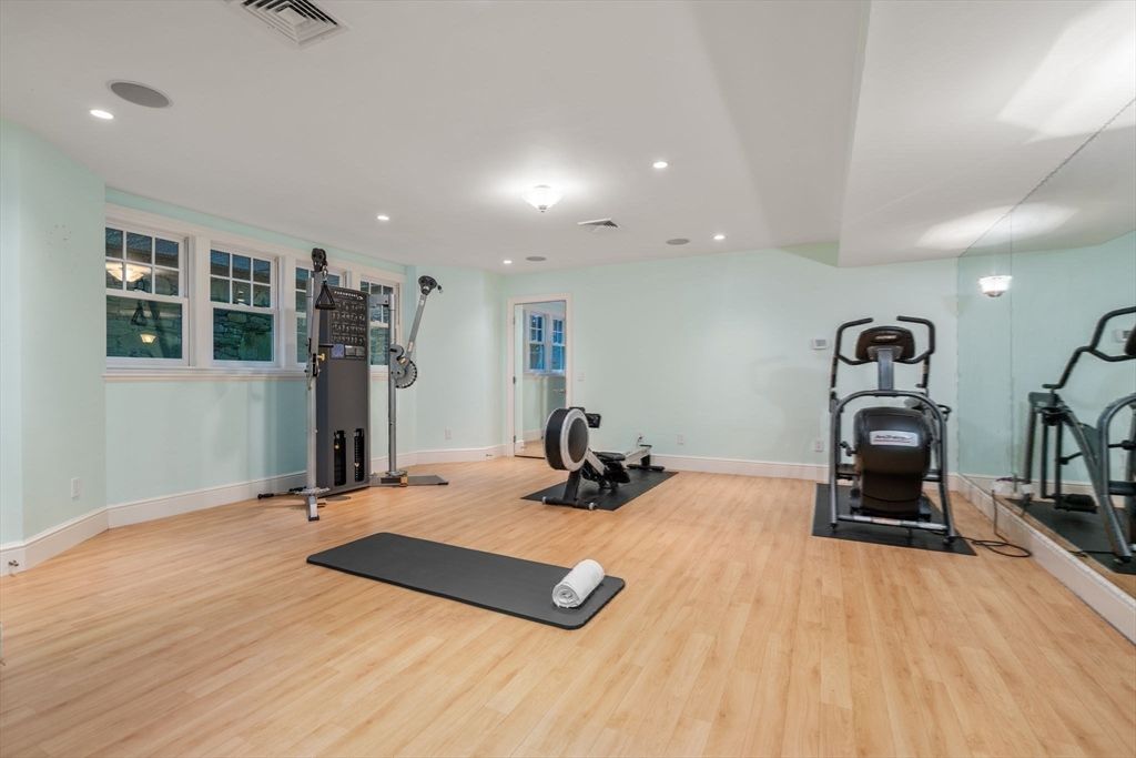 Fitness Equipment, Interior, Recessed Lighting, Wood Texture Flooring