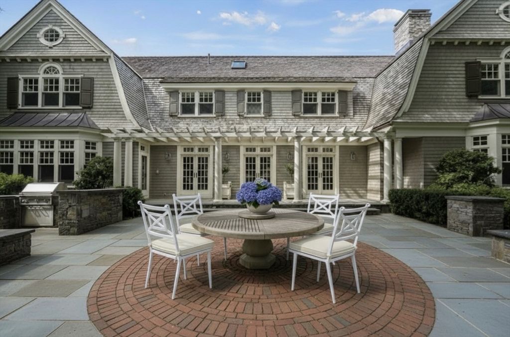 Exterior, Outdoor Kitchen