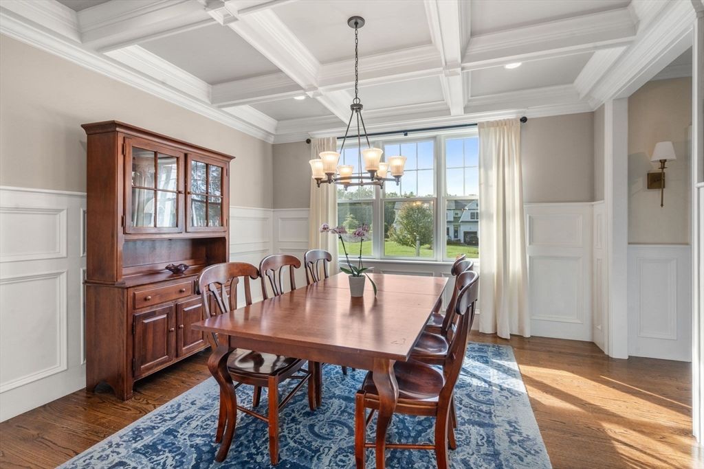 Chandelier, Dining room, Interior, Recessed Lighting, Wood Texture Flooring