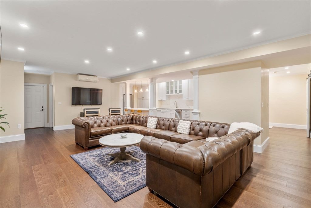 Interior, Living room, Pendant Lights, Recessed Lighting, Wood Texture Flooring