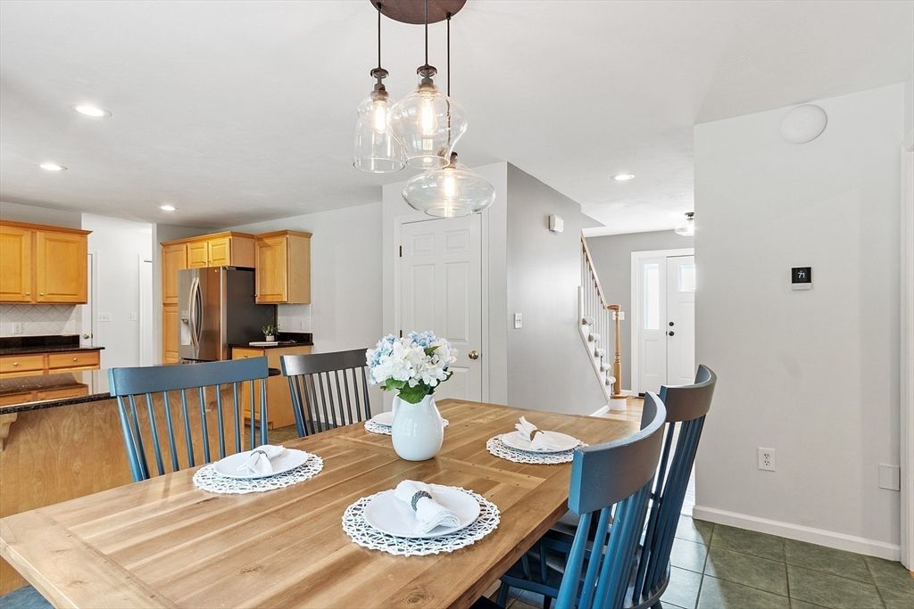 Dining room, Interior, Kitchen, Pendant Lights, Recessed Lighting, Stainless Steel Appliances