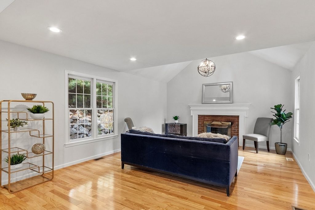 Fireplace, Interior, Living room, Pendant Lights, Recessed Lighting, Wood Texture Flooring