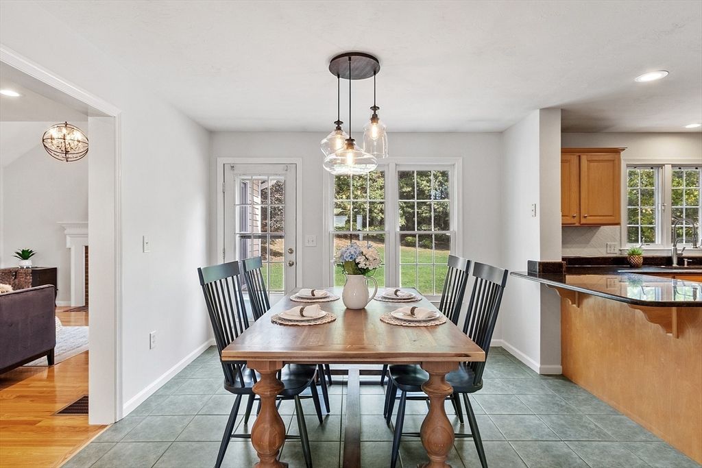 Dining room, Interior, Pendant Lights, Recessed Lighting