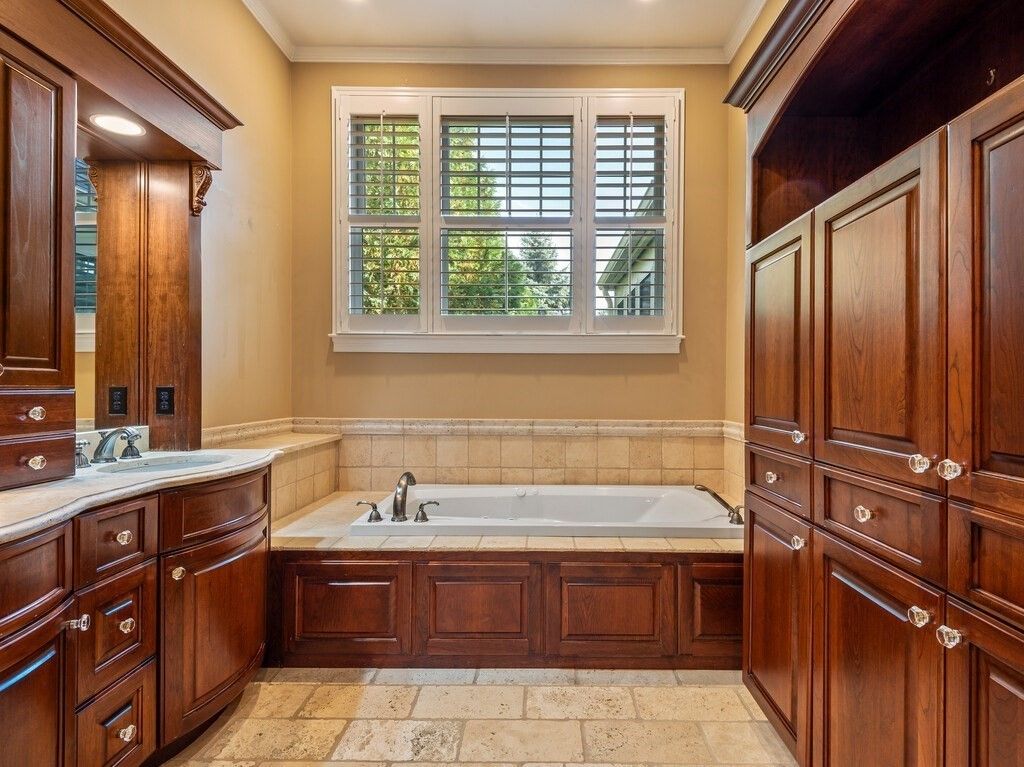 Bathroom, Interior, Recessed Lighting, Tile Countertops