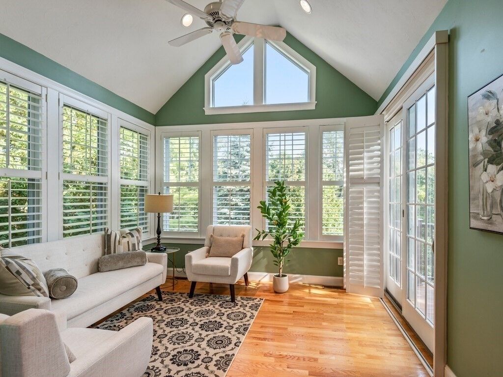 Interior, Living room, Recessed Lighting, Sun Room, Wood Texture Flooring