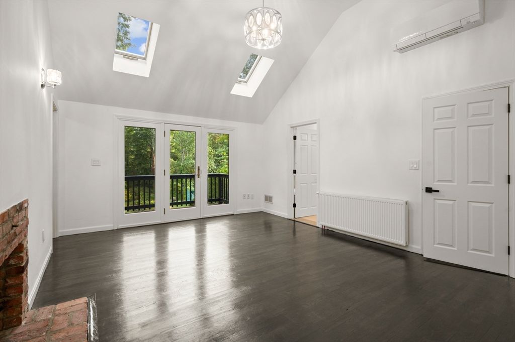 Empty room, Interior, Pendant Lights, Wood Texture Flooring