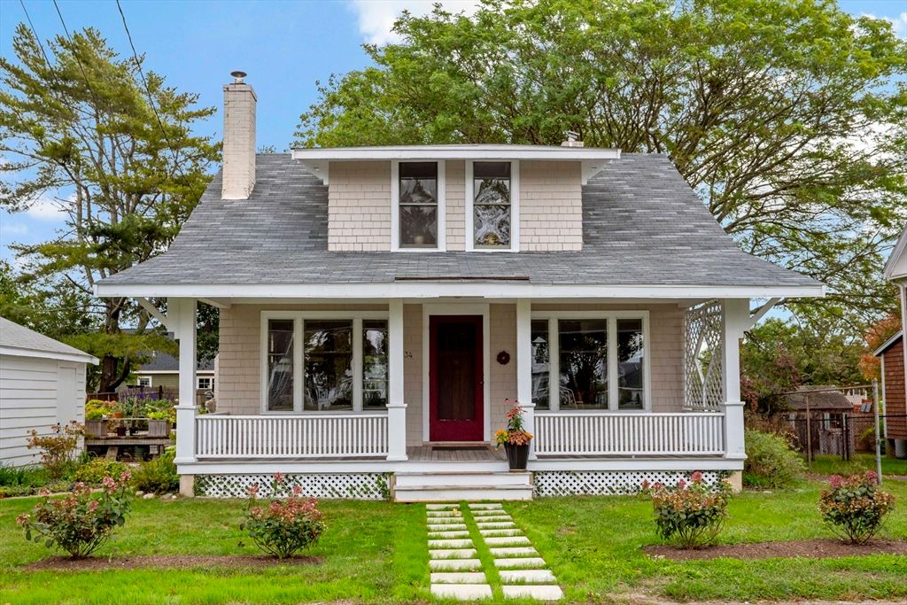 Exterior, Facade, American Foursquare