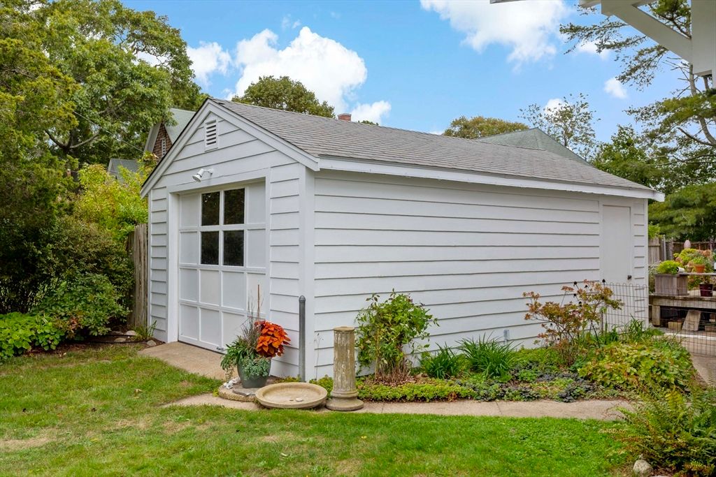 Detached Garage, Exterior