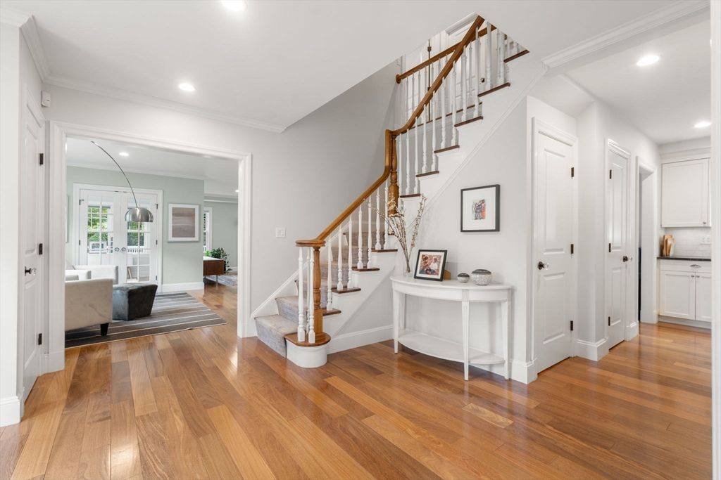 Interior, Recessed Lighting, Wood Texture Flooring