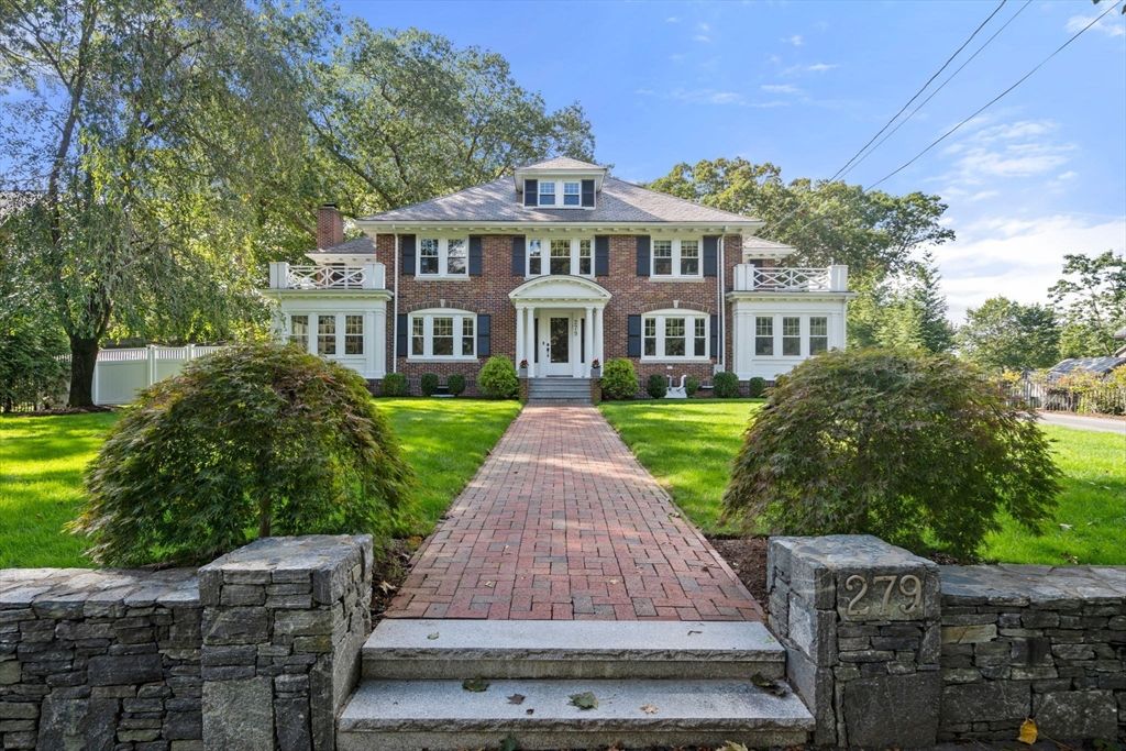 Exterior, Facade, Brick Facade, Georgian