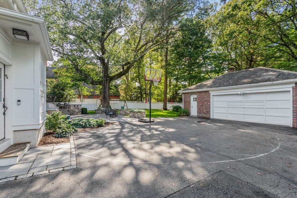 Detached Garage, Exterior