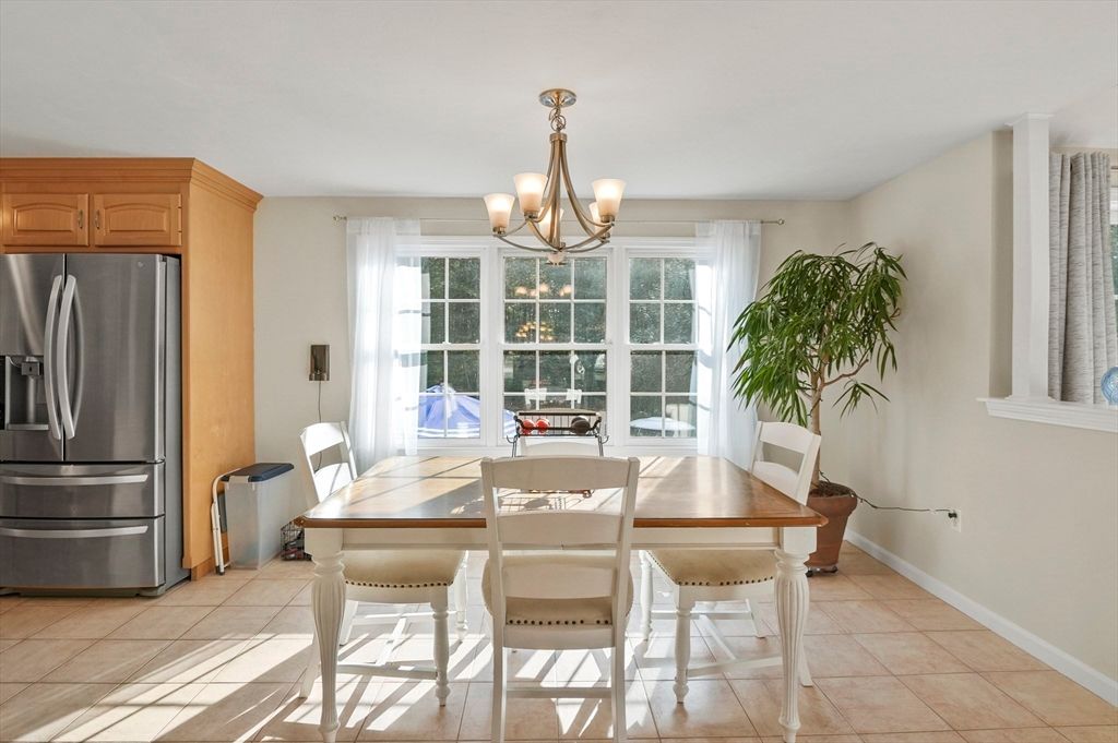 Chandelier, Dining room, Interior, Kitchen