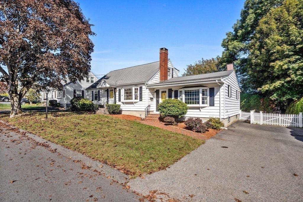 Backyard, Exterior, Facade, Cape Cod