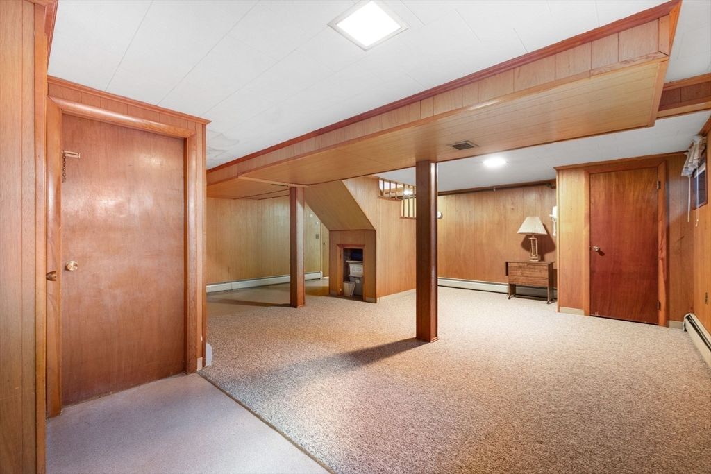 Empty room, Interior, Recessed Lighting, Wooden Walls