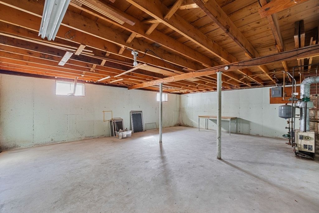 Empty room, Interior, Wooden Beams, Wooden Ceilings