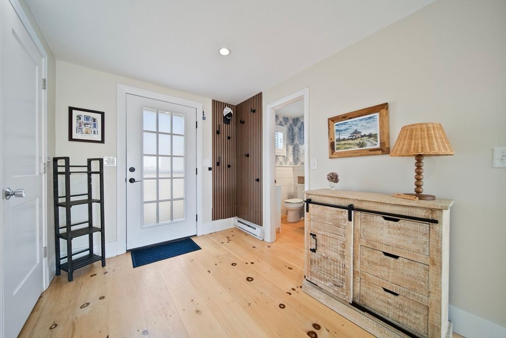 Bathroom, Interior, Recessed Lighting, Wood Texture Flooring