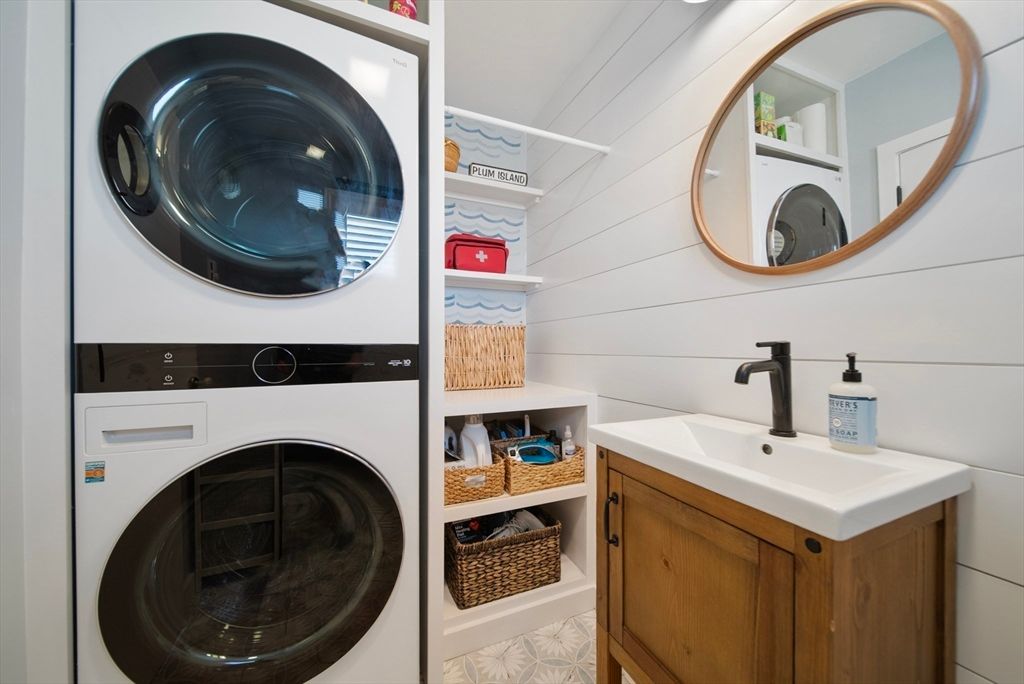 Bathroom, Interior, Utility Closets, Washer