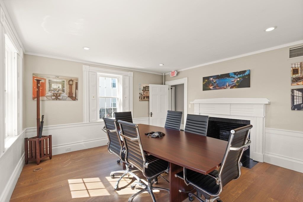 Dining room, Fireplace, Interior, Recessed Lighting, Wood Texture Flooring