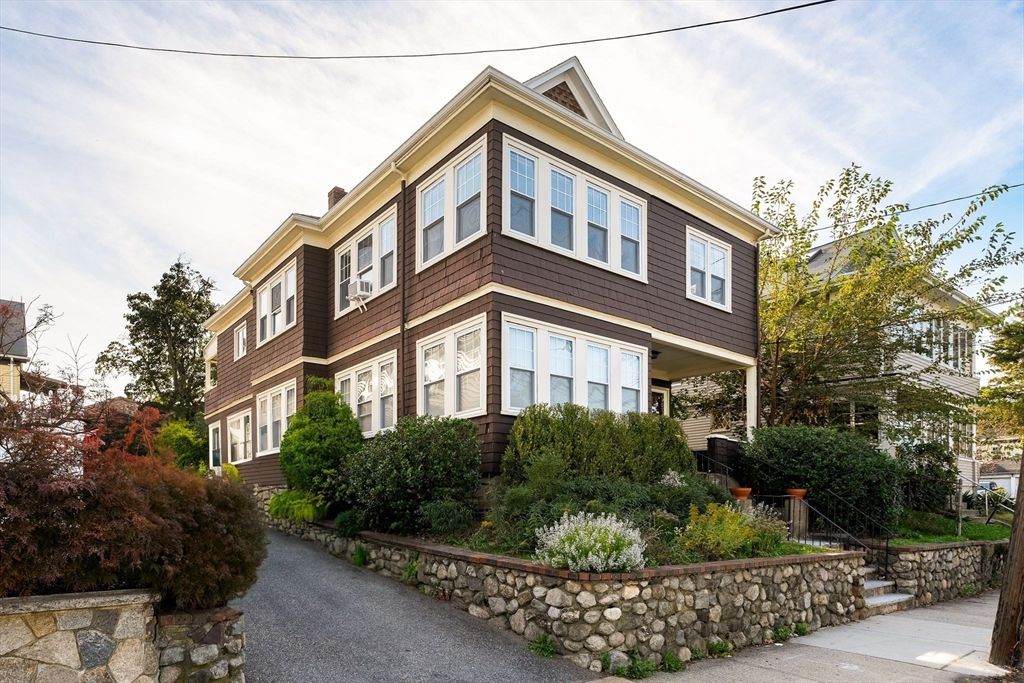 Exterior, Facade, Queen Anne Victorian
