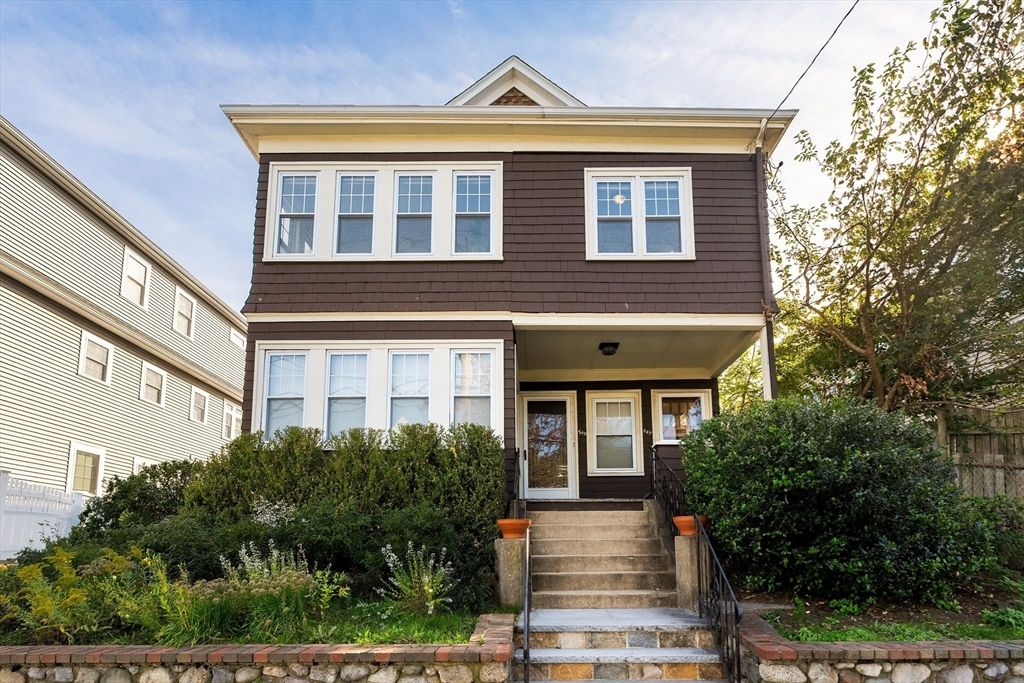 Exterior, Facade, American Foursquare