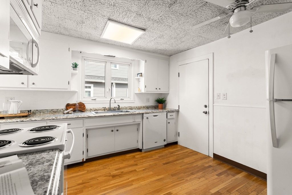Interior, Kitchen, Wood Texture Flooring