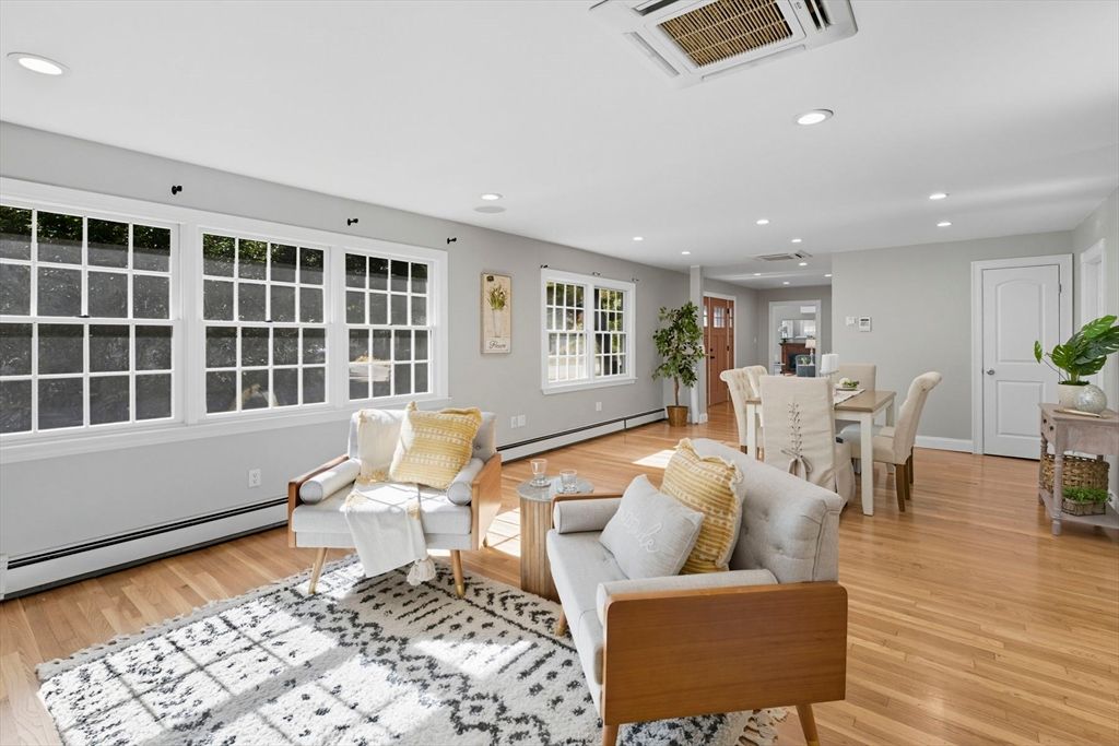 Dining room, Interior, Living room, Recessed Lighting, Wood Texture Flooring