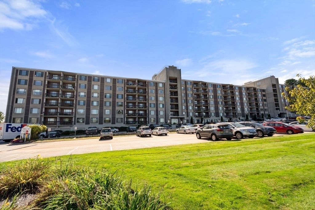 Exterior, Facade, Condo Building