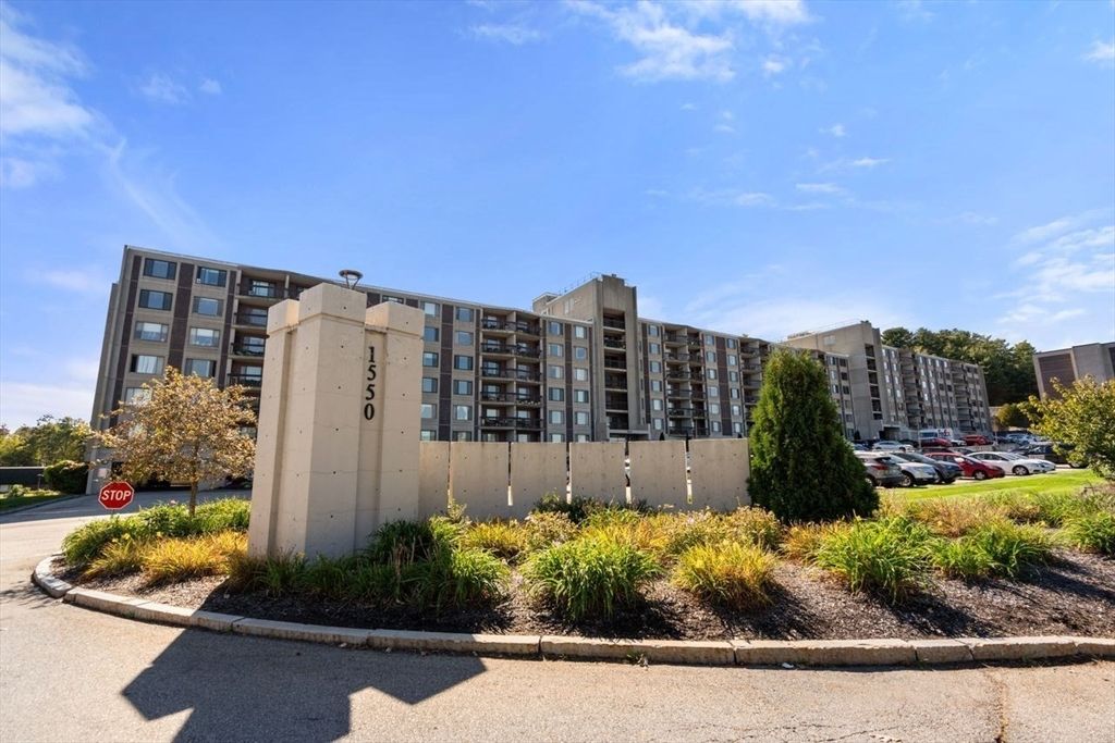 Exterior, Facade, Condo Building