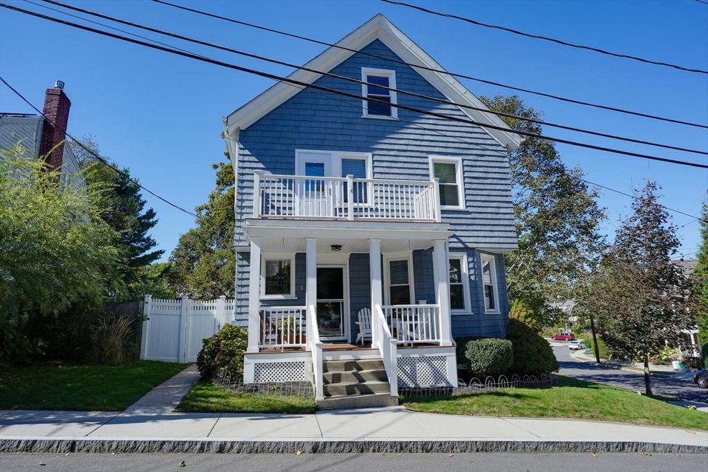 Exterior, Facade, Queen Anne Victorian