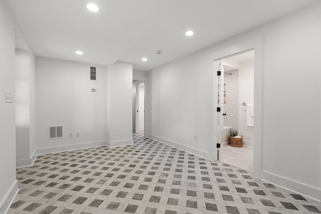 Empty room, Interior, Recessed Lighting