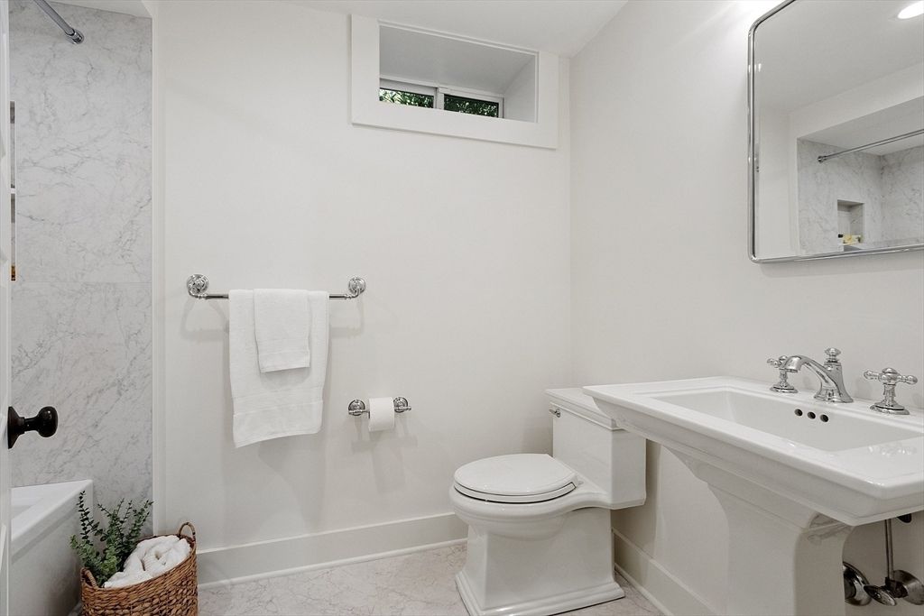 Bathroom, Interior, Marble, Marble Walls, Recessed Lighting