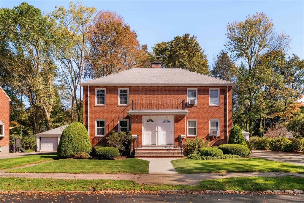 Exterior, Facade, Brick Facade, Georgian