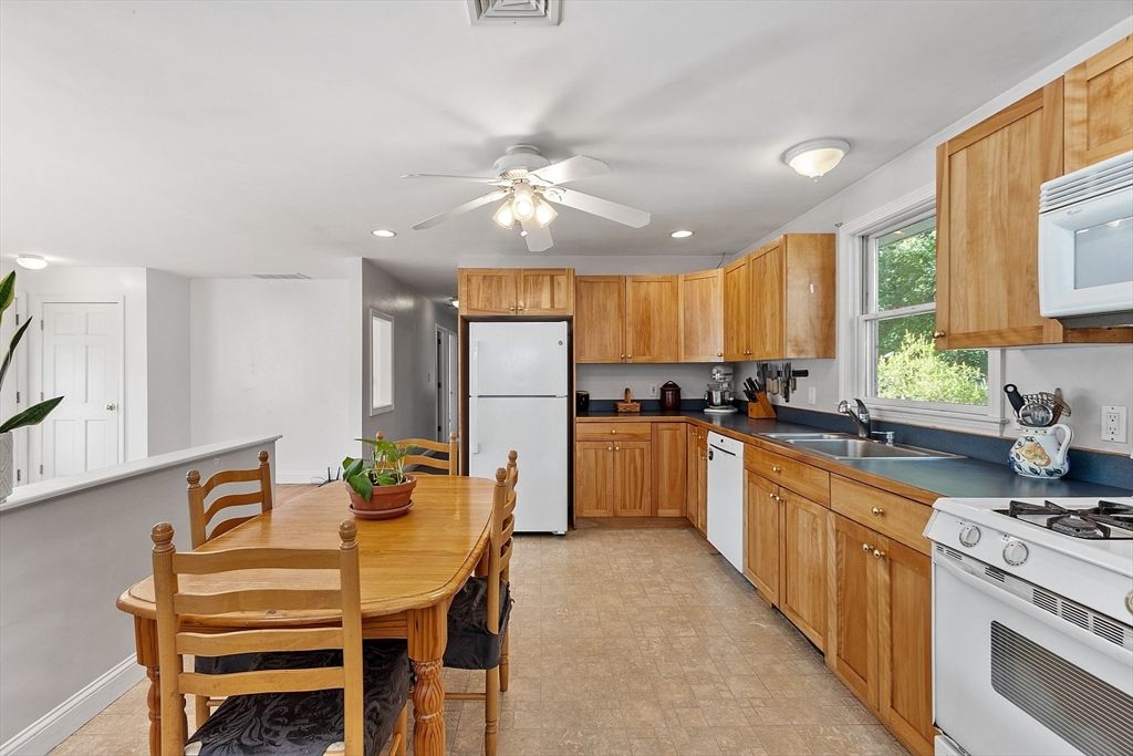 Dining room, Interior, Kitchen, Recessed Lighting