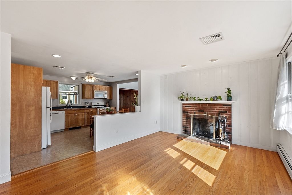 Fireplace, Interior, Kitchen, Recessed Lighting, Wood Texture Flooring