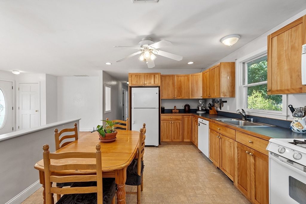 Dining room, Interior, Kitchen, Recessed Lighting